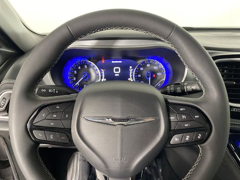 Used 2023 Chrysler Pacifica Touring-L w/ Uconnect Theater Family Group AWD/4WD image 21
