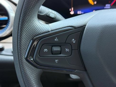 Used 2025 Chevrolet Trax LT FWD image 28