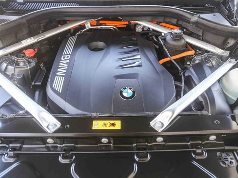 Used 2025 BMW X5 xDrive50e w/ Executive Package image 23