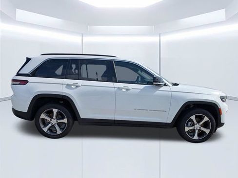 Used 2024 Jeep Grand Cherokee Limited w/ Trailer Tow Package AWD/4WD image 3