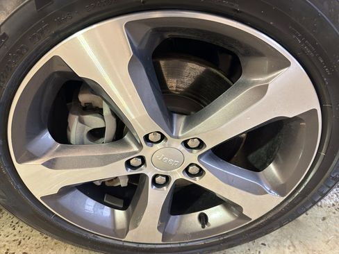 Used 2023 Jeep Grand Cherokee 4WD 4xe w/ Luxury Tech Group II image 37