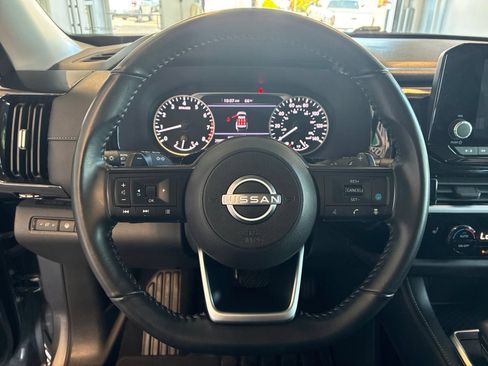 Used 2025 Nissan Pathfinder SV FWD image 19