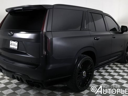 Used 2024 Cadillac Escalade V w/ LPO, ONYX Package image 5