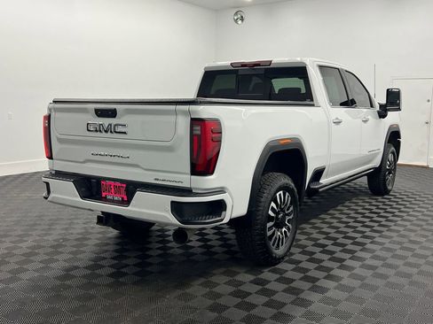 Used 2024 GMC Sierra 3500 Denali Ultimate AWD/4WD image 8