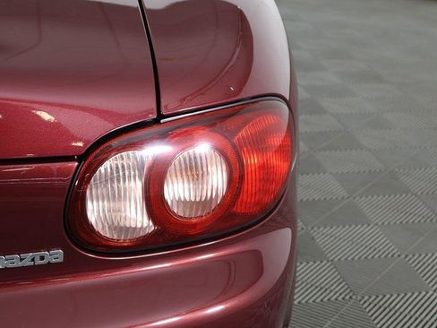 Used 2003 MAZDA MX-5 Miata image 10