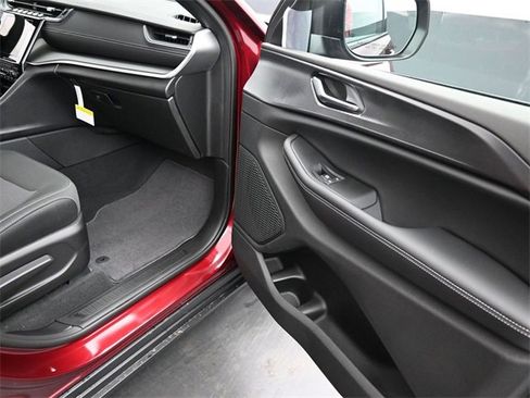 New 2025 Jeep Grand Cherokee Laredo X image 24