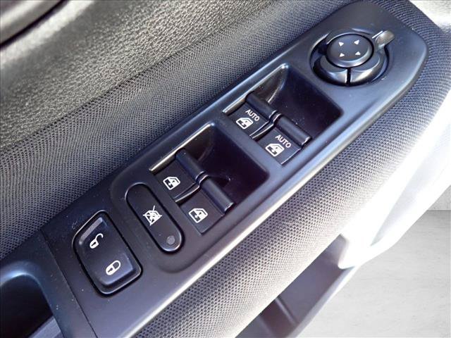 Used 2019 Jeep Renegade Latitude w/ Safety & Security Group II AWD/4WD image 13