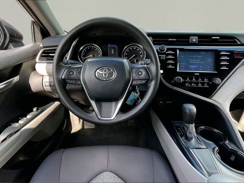 Used 2020 Toyota Camry LE FWD image 9