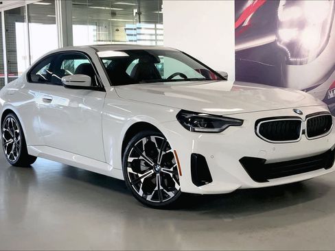 Used 2025 BMW 230i xDrive Coupe w/ Convenience Package image 19