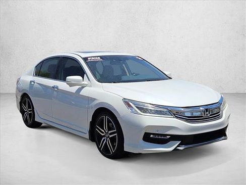 Used 2016 Honda Accord Touring image 3