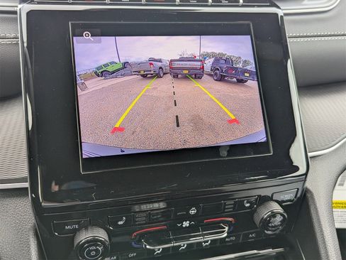 New 2025 Jeep Grand Cherokee Altitude image 7