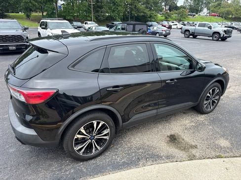 Used 2021 Ford Escape SE w/ SE Sport Appearance Package AWD/4WD image 2