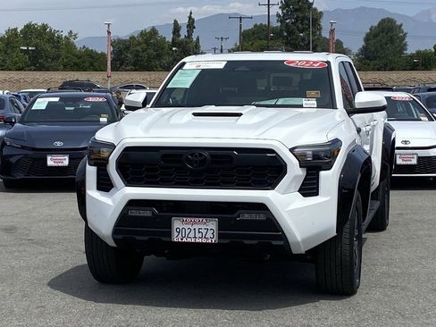 Certified 2024 Toyota Tacoma TRD Sport w/ TRD Sport Upgrade Package AWD/4WD image 46