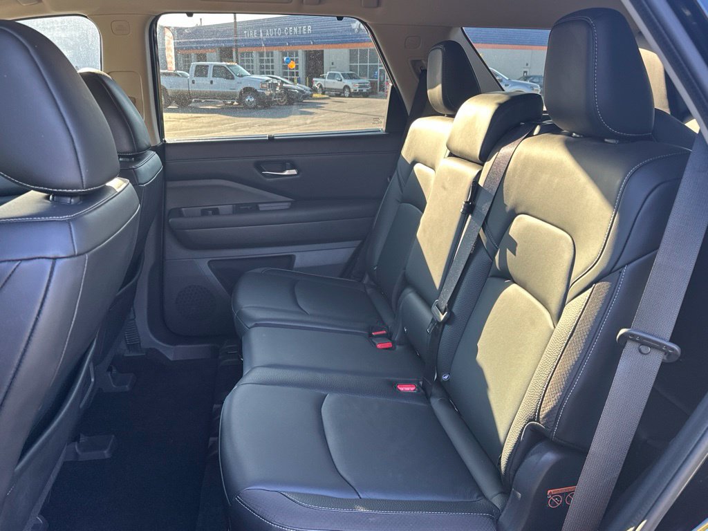Used 2022 Nissan Pathfinder SL w/ Cargo Package FWD image 5