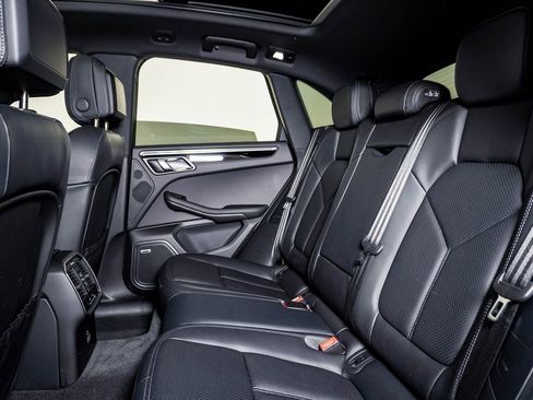 Certified 2025 Porsche Macan image 17