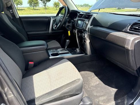 Used 2018 Toyota 4Runner SR5 AWD/4WD image 14