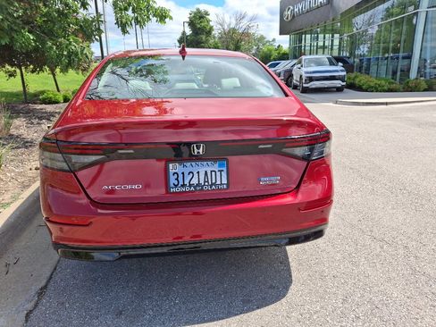 Used 2023 Honda Accord Touring image 4