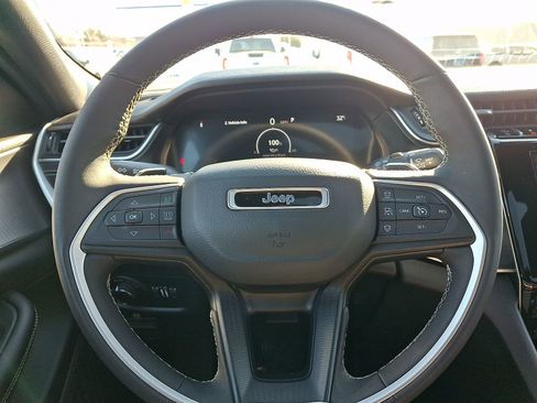 Used 2023 Jeep Grand Cherokee Altitude image 20