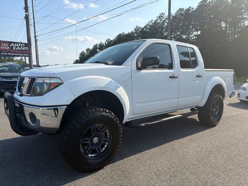 Used 2010 Nissan Frontier SE RWD image 1