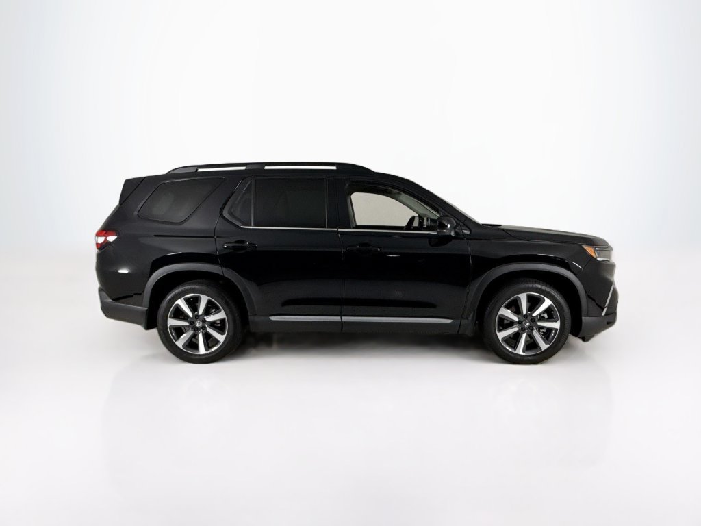Used 2025 Honda Pilot Touring image 6
