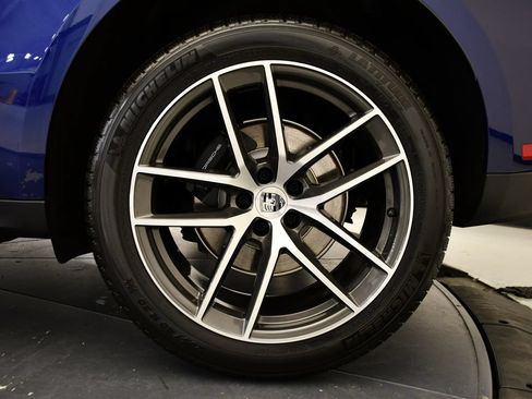 Certified 2026 Porsche Macan AWD/4WD image 17