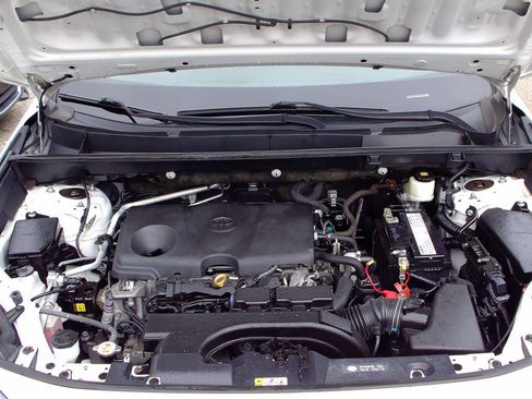 Used 2019 Toyota RAV4 LE w/ Carpet Mat Package FWD image 13