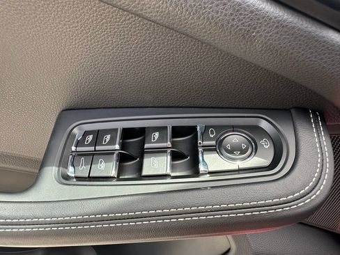 Used 2026 Porsche Macan AWD/4WD image 21