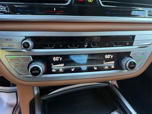 Used 2022 BMW 740i 740i w/ M Sport Package image 21