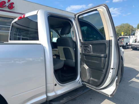 Used 2018 RAM 1500 Express RWD image 26