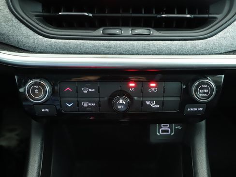 Used 2022 Jeep Compass Latitude FWD image 20