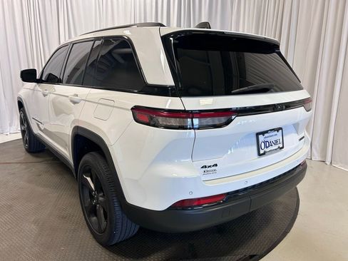 Used 2023 Jeep Grand Cherokee Limited image 27