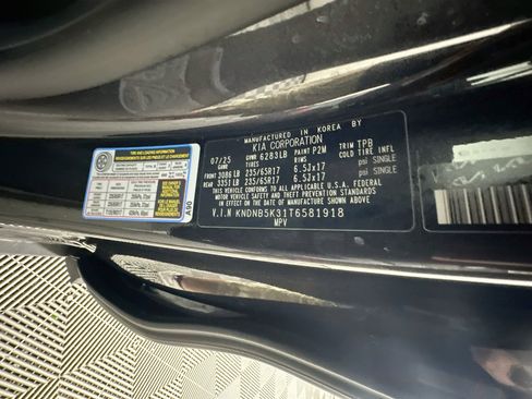 Used 2026 Kia Carnival FWD image 12