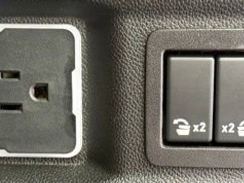 Used 2023 GMC Yukon XL Denali image 13