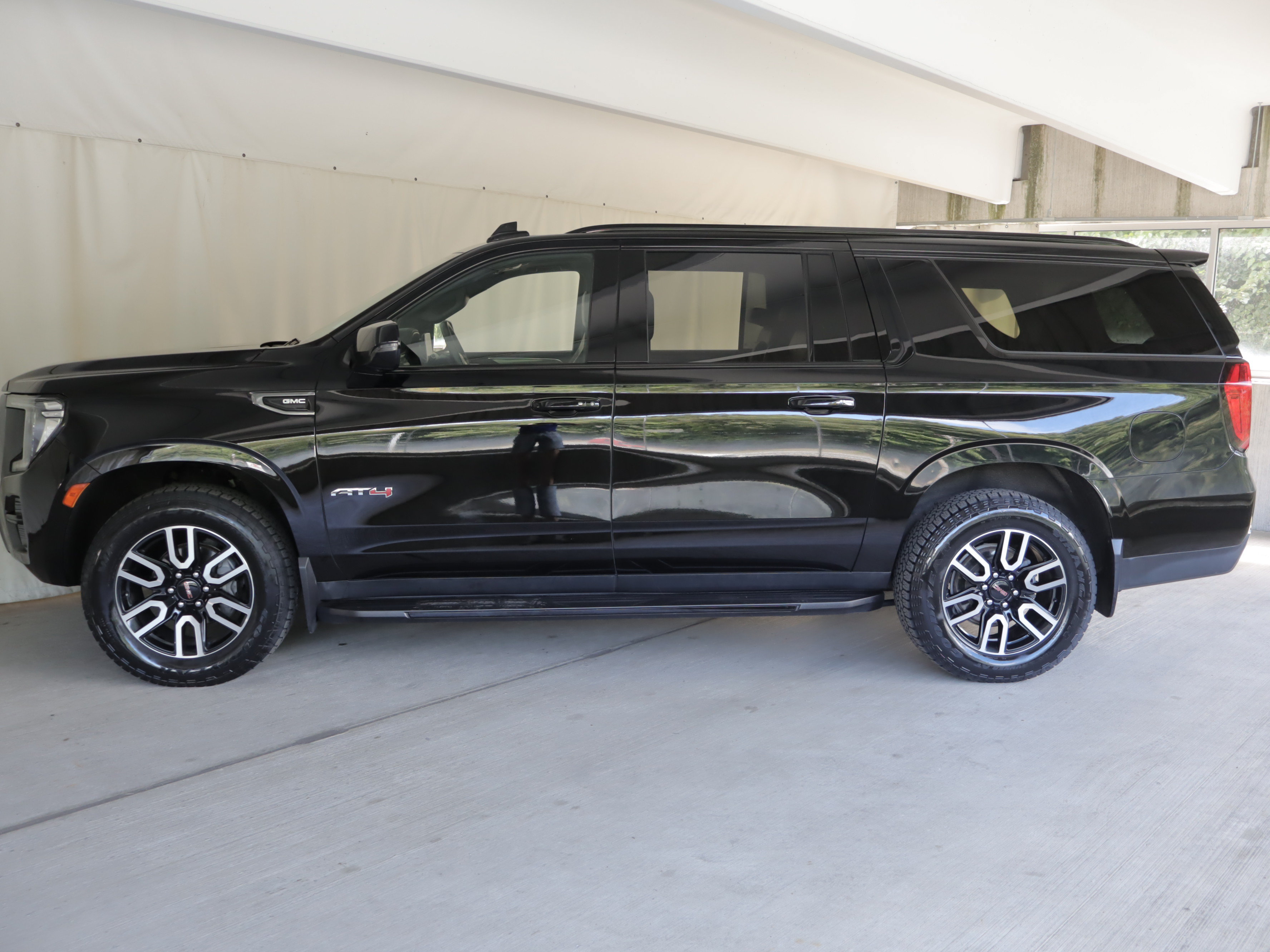 Used 2023 GMC Yukon XL AT4 AWD/4WD image 27