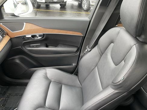 Used 2023 Volvo XC90 B5 Plus image 21