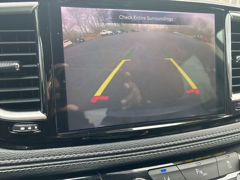 Used 2023 Chrysler Pacifica Touring-L FWD image 21