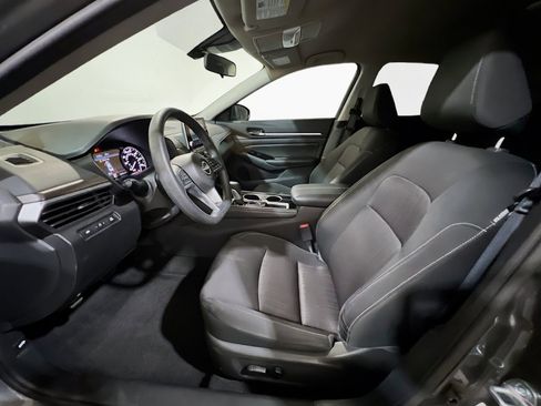 Used 2023 Nissan Altima 2.5 SV FWD image 14