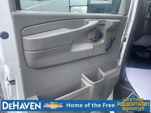 Used 2015 Chevrolet Express 3500 RWD image 20