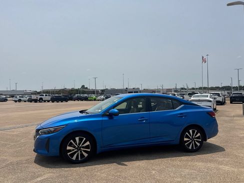 Used 2025 Nissan Sentra SV w/ SV Premium Package FWD image 12