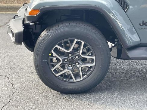 New 2026 Jeep Wrangler Unlimited Sahara AWD/4WD image 32