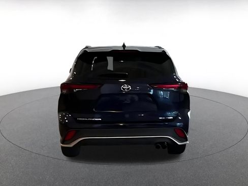 Used 2025 Toyota Highlander XSE AWD/4WD image 12