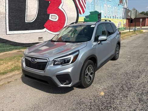 Used 2021 Subaru Forester Premium AWD/4WD image 47