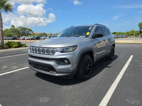 Used 2022 Jeep Compass Latitude w/ Convenience Group FWD image 6