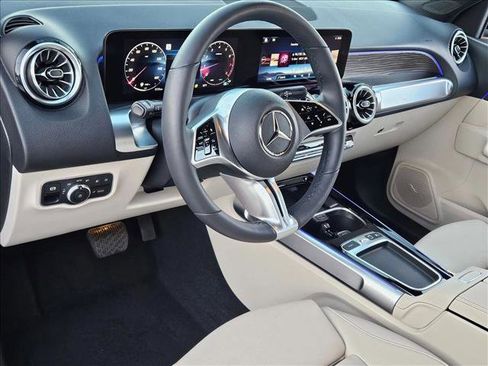 Used 2025 Mercedes-Benz GLB 250 4MATIC image 10