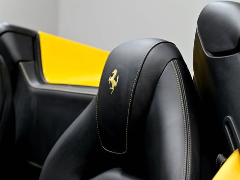 Used 2017 Ferrari 488 Spider RWD image 12