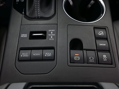 Used 2023 Toyota Highlander XLE AWD/4WD image 24