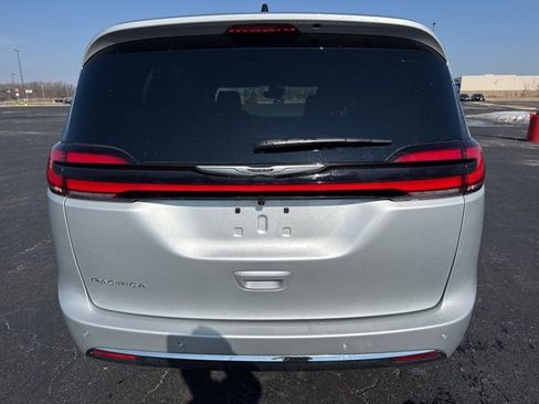 New 2026 Chrysler Pacifica Select image 5