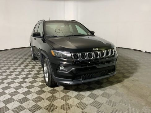 Used 2026 Jeep Compass Latitude image 6