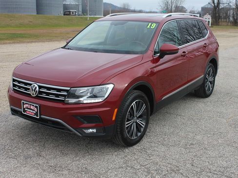 Used 2019 Volkswagen Tiguan SEL image 2