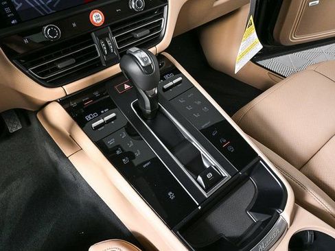 Used 2026 Porsche Macan AWD/4WD image 17
